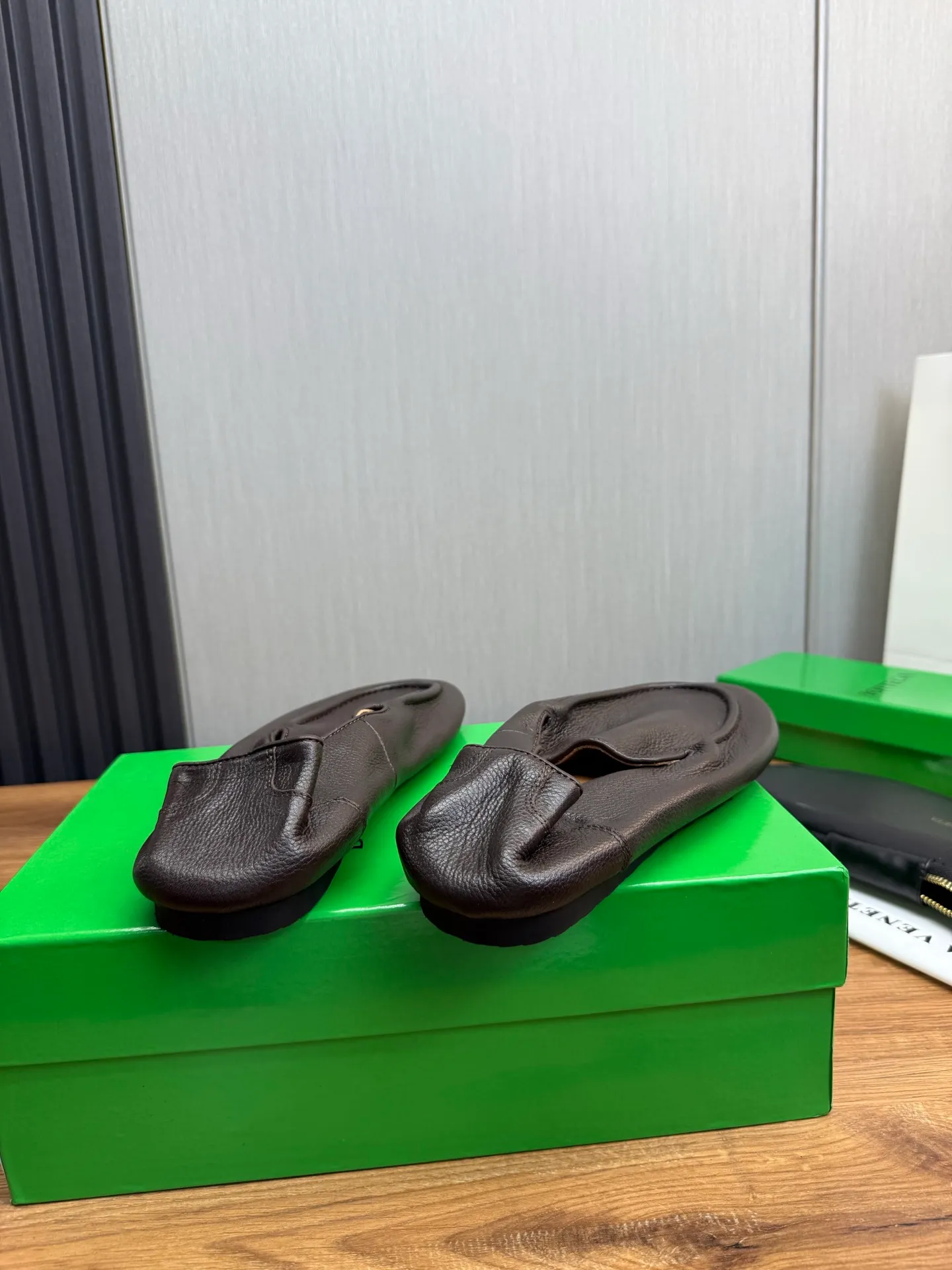 Men's men's shoes💰480💰BV-popular wallet shoes👟Casual, fashionable and comfortable🔗Good travel partner✅Original cowhide + imported cowhide. Original rubber outsole, available all year round👏Size: 38-45 (38.45 custom-made, non-returnable)